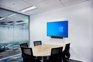 ClearOne-Versa-Mediabar-meetingroom-576